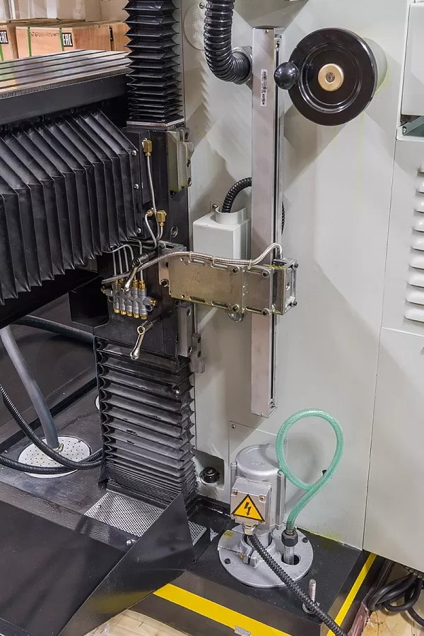 Универсально-фрезерный станок STALEX WFM 750 Servo